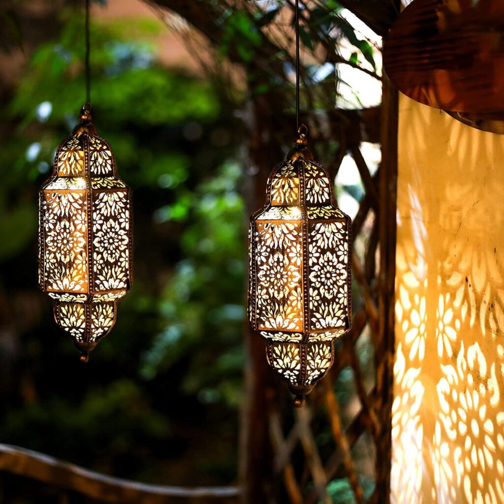 Hanging Solar Lights Outdoor Garden Decorative Solar Lantern Waterproof Metal Moroccan Outdoor Decorations for Patio Pathway Yard Porch Backyard Garden Decor (Gold, 1 Pack)